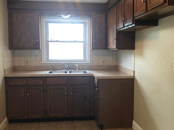 4th image of 504 Stetler Ave