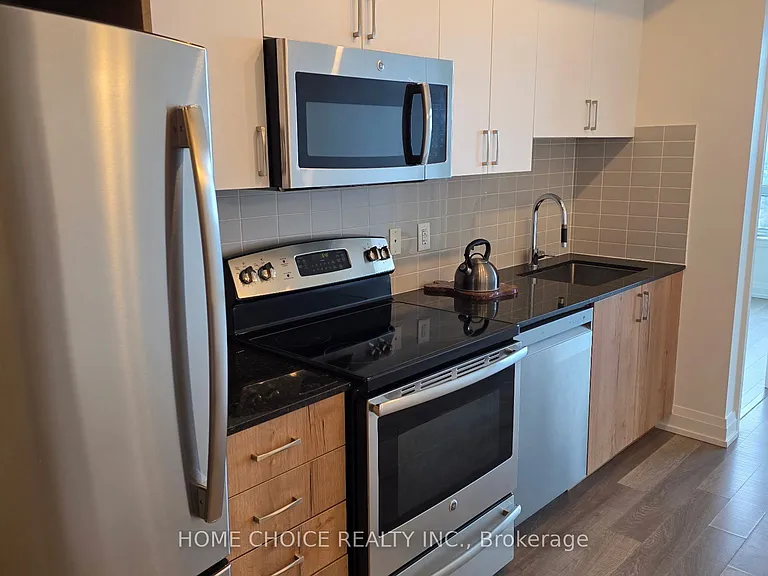 7165 Yonge St #Penthouse 103 — Photo 16