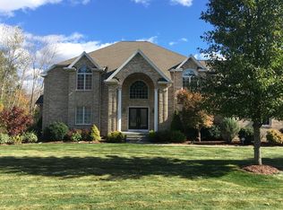 27 Old Farm Rd, East Longmeadow, MA 01028