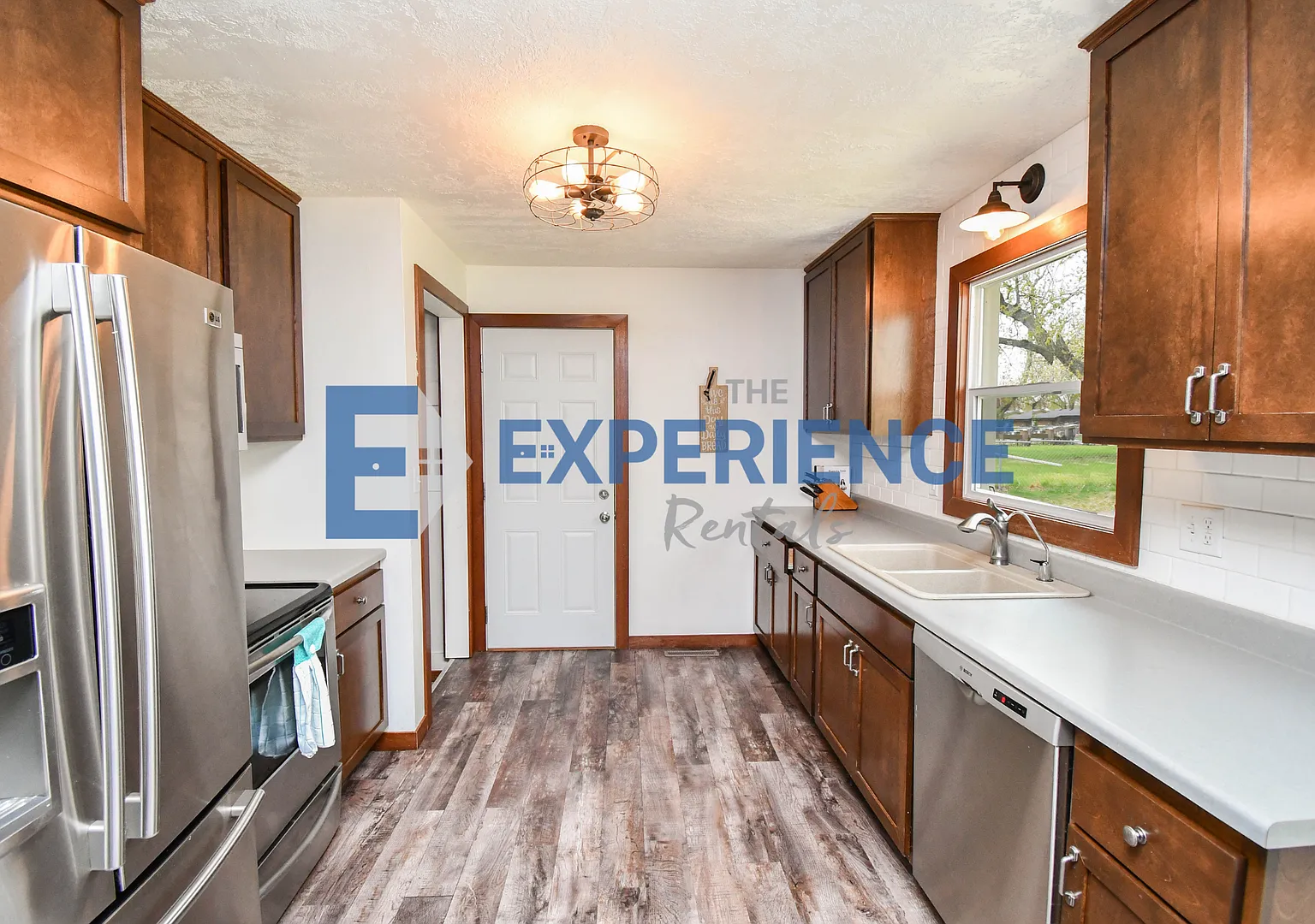 Fully Remodeled 4-Bed Ranch with Fenced Yard & Prime Location! — Photo 3