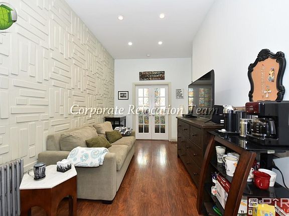 4th image of 2324 37th St APT 1R