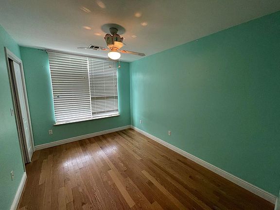 3rd image of 982 Olympia Blvd #2