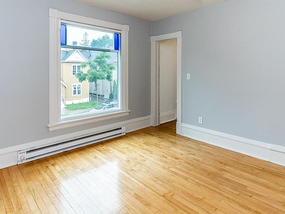 4th image of 1007 24th Ave NE Unit 2