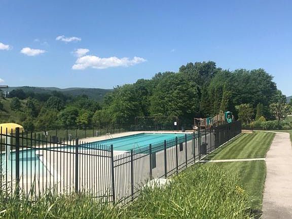 4th image of 2551 Russlen Dr