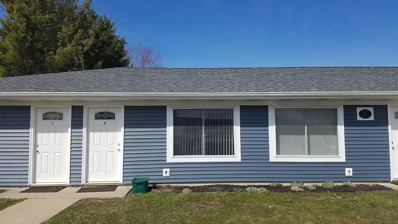 201 Hegeler - 4 — Photo 1