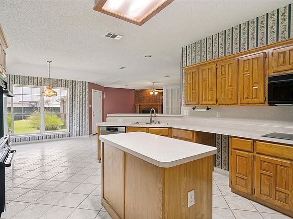 5th image of 4801 Sunflower Dr