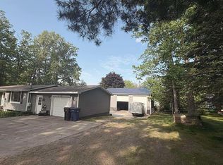 806 N Oaklawn St, Harrison, MI