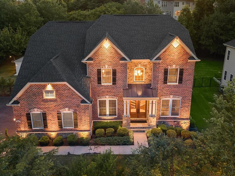 1st image of 207 Bottsford Ave