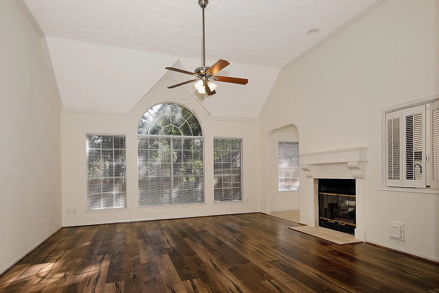 4 bed, 3.0 bath, 3098 sqft, $3,300 — Photo 4