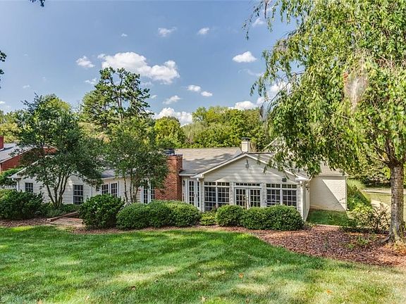2nd image of 907 Brookside Dr
