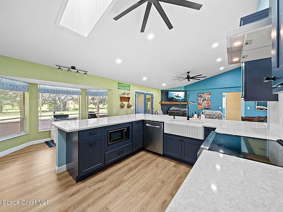 5th image of 3045 Royal Oak Dr