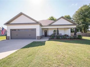 17 Eagle Nest Dr, Fort Mitchell, AL 36856