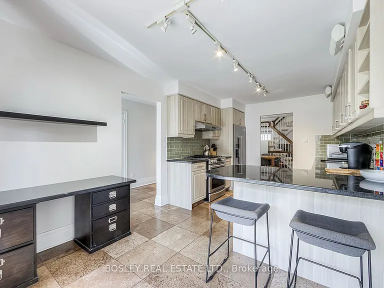 98 Sherwood Ave — Photo 18