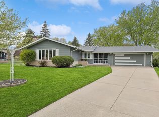 2959 Manson St, Roseville, MN 55113