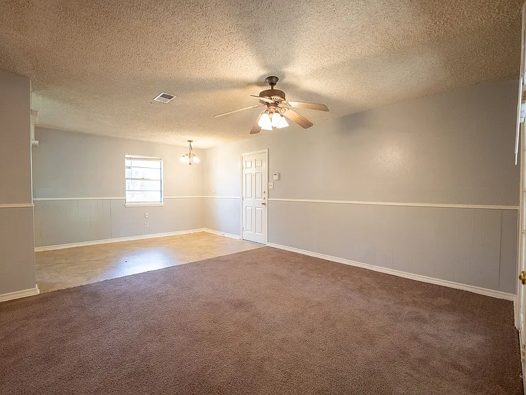614 N Young Blvd — Photo 5