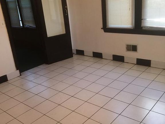 2nd image of 3446 Yemans Ave #1