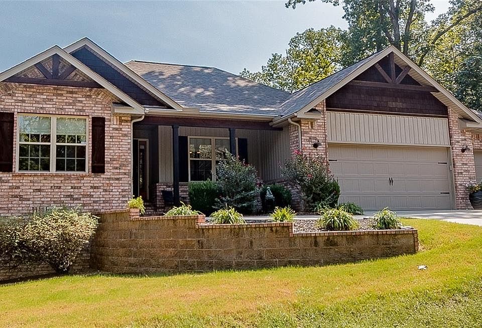 1st image of 28 Egton Dr