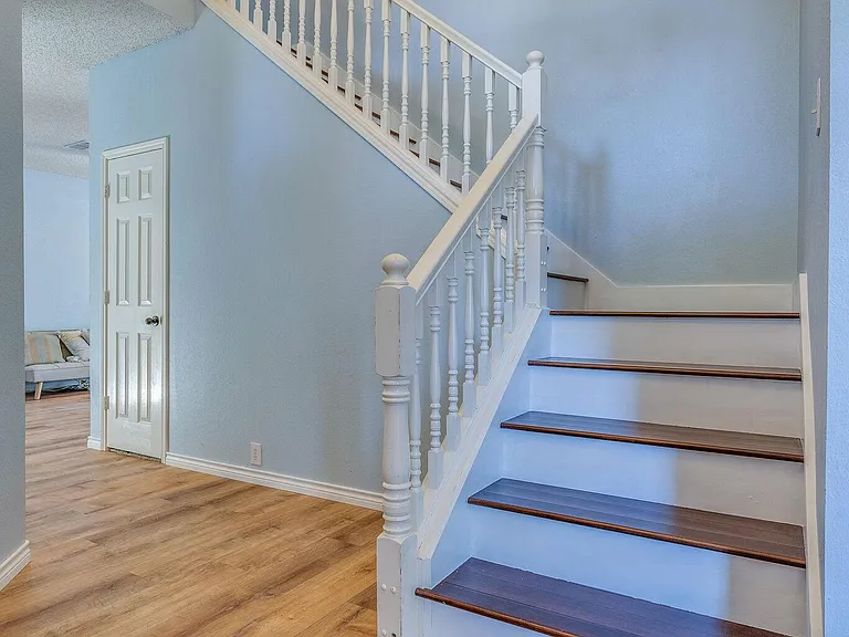 1605 Highdale Ct — Photo 14