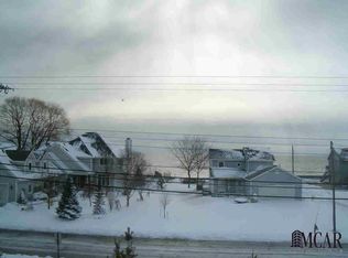 300 Beachwalk Trl, Luna Pier, MI 48157