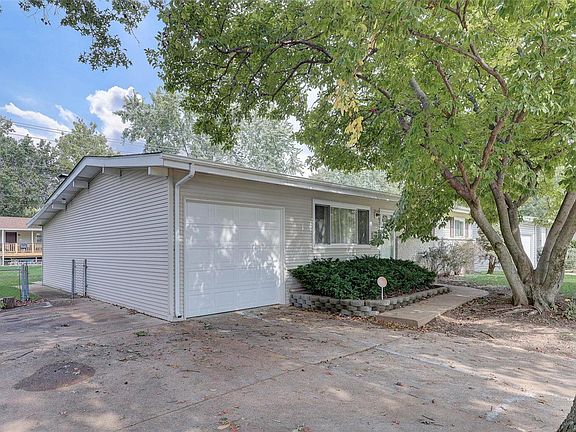 3rd image of 275 Falcon Dr