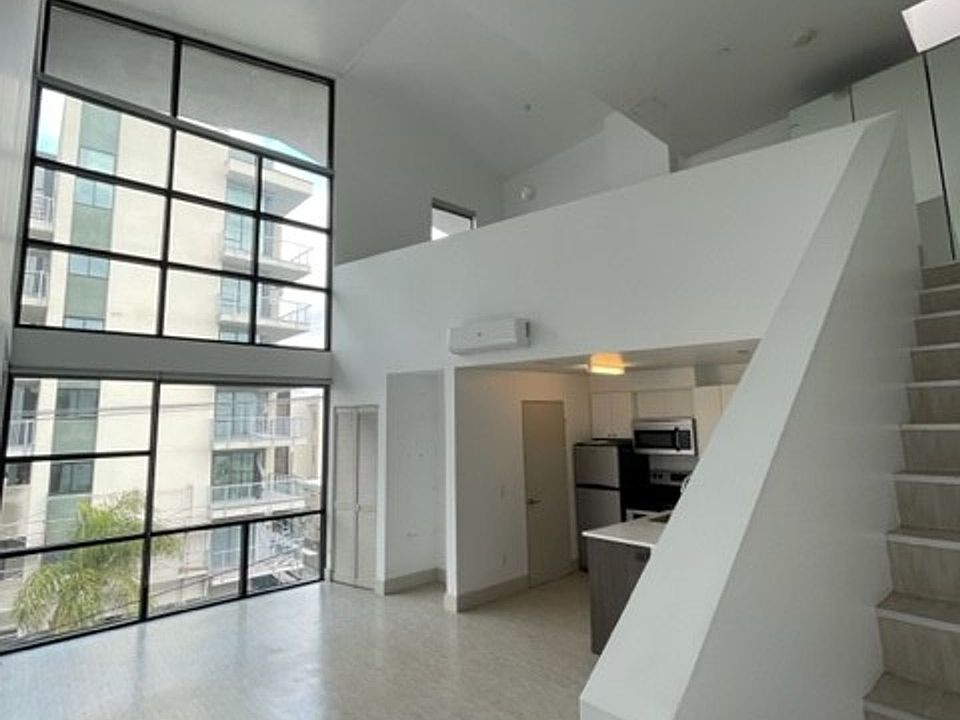 2nd image of 3077 N Park Way #58