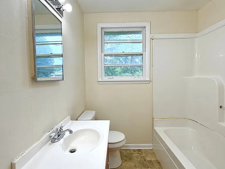 221 Mills Dr — Photo 8