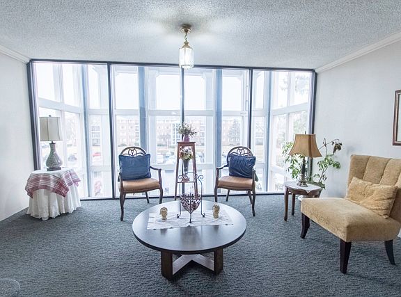 5th image of 1050 N Farnsworth Ave APT 310
