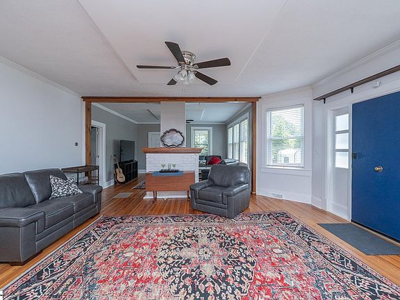 5th image of 217 Berkley Ave