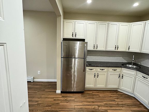 3rd image of 9122 175th St Floor 2