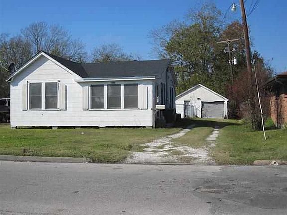 2nd image of 4729 Lewis Dr