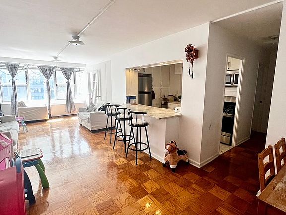 4th image of 225 Saint Pauls Ave APT 3L