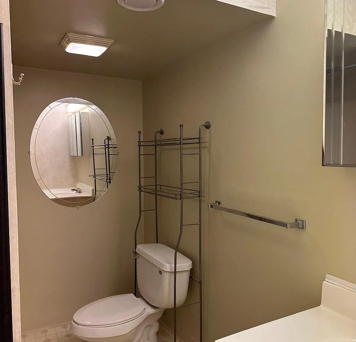 2 bed, 670 sqft, $1,800 — Photo 3
