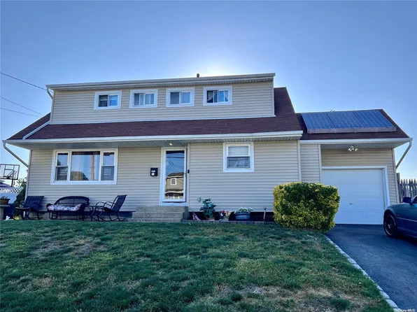 646 Everdell Avenue, West Islip, NY 11795