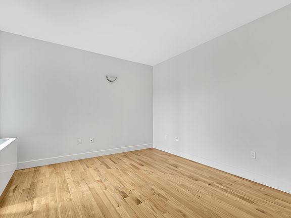 5th image of 142 Richards St APT 2E