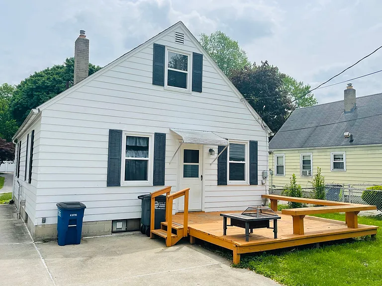 4327 Harvest Ln — Photo 2