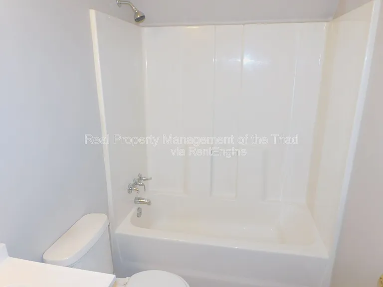 1805 Cody Ave — Photo 20