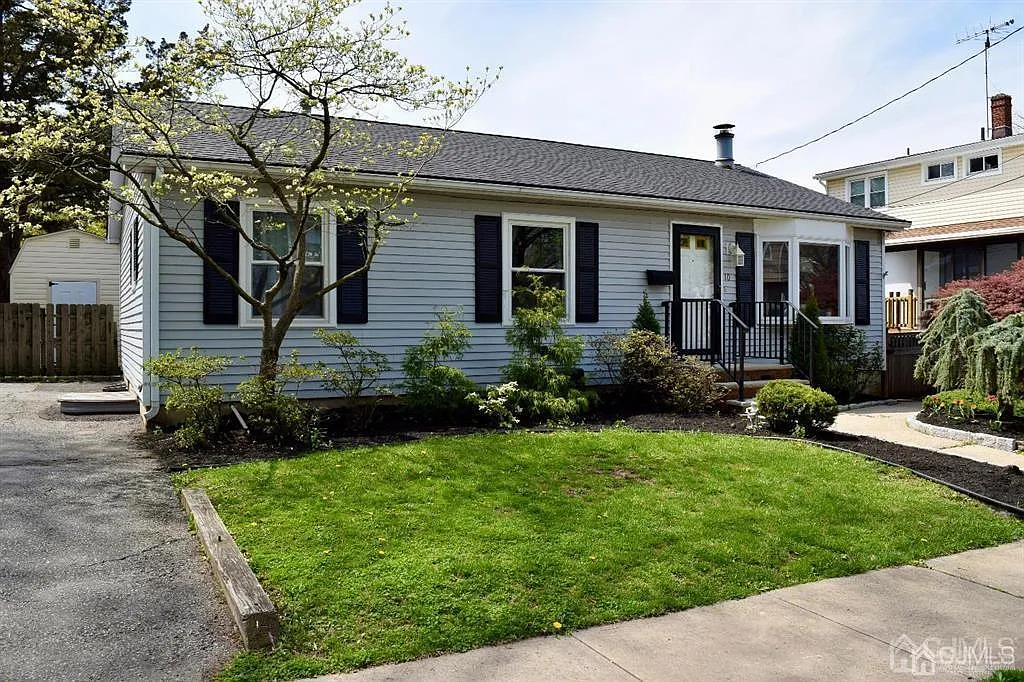 10 Seville Ave photo 1