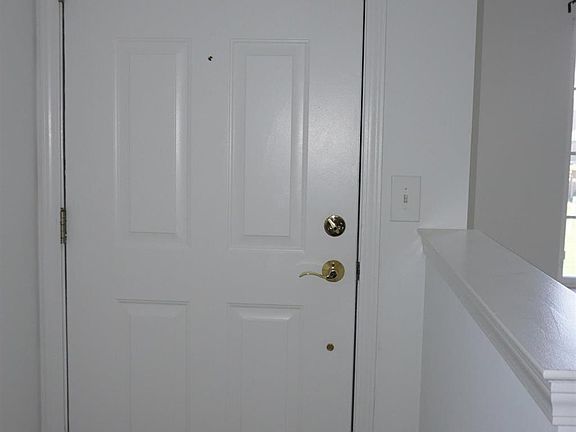 3rd image of 9499 Lakeside Dr
