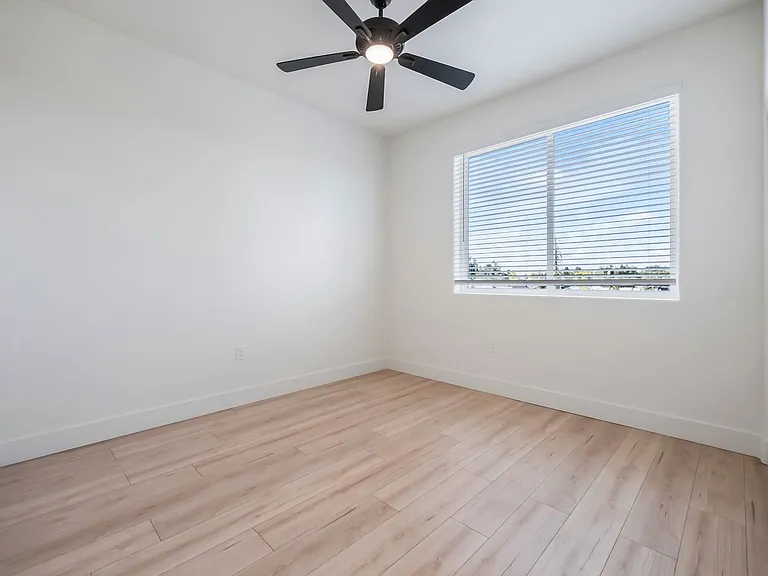 470 NW Fir Ave #201 — Photo 20