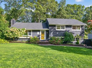 176 Hoover Pl, Centerport, NY 11721