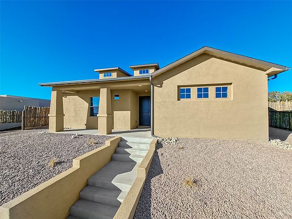 3rd image of 25 Flower Garland Rd