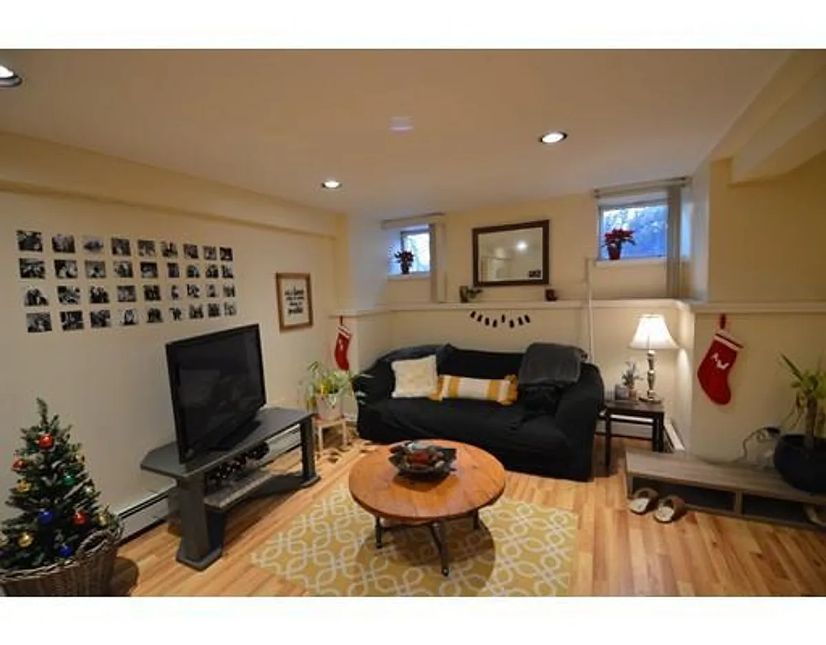 Building Photo - 83 Pleasant St #1