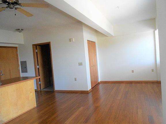 4th image of 27 N Butler St APT 205
