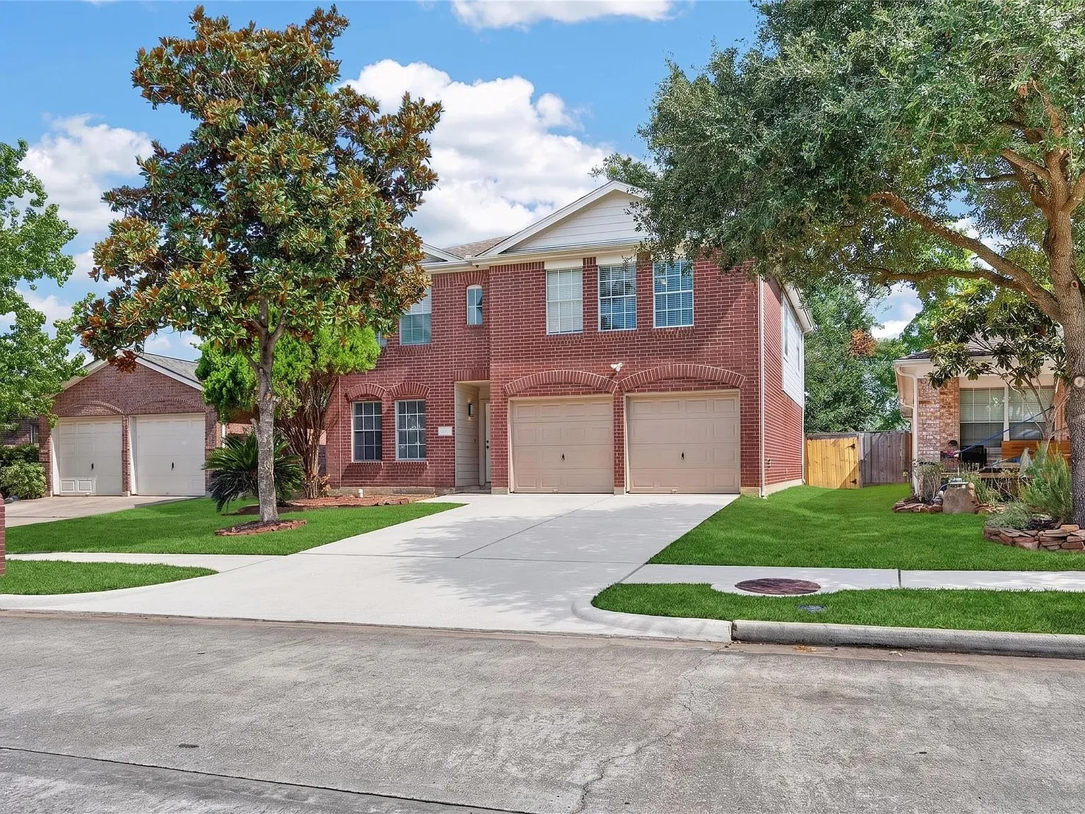 5 bed, 2.5 bath, 2536 sqft, $2,200 — Photo 3