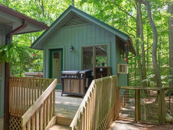 16 Lanier Dr, Chapel Hill, NC 27517