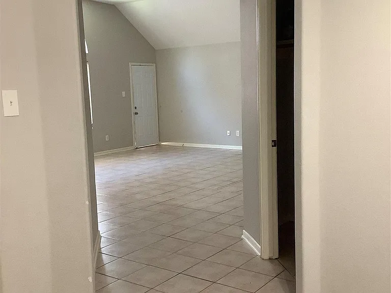 18215 Major Glen Cir — Photo 10