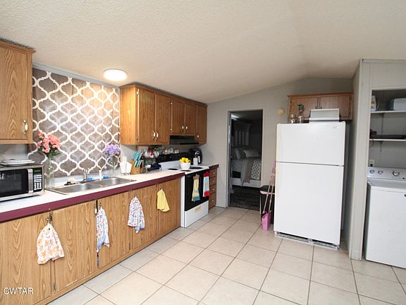 5th image of 245 Bailey St