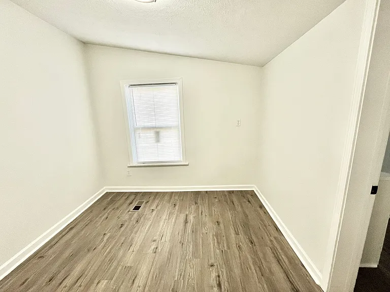 1118 W Whitney Ave — Photo 16