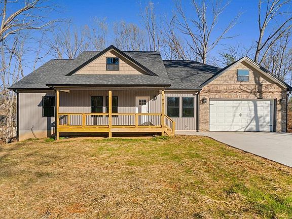 2nd image of 162 Valley Point Dr SE