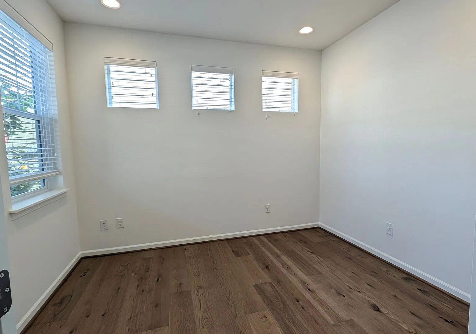 HUGE Newer House with Den & Large loft in Everett's Riverfront Neighborhood — Photo 3
